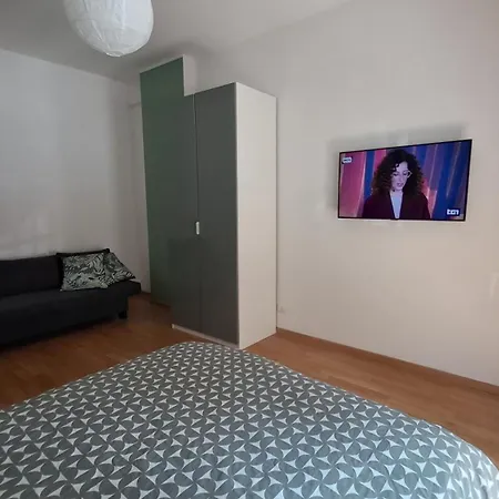 Roberta Rome Vatican Flat-2